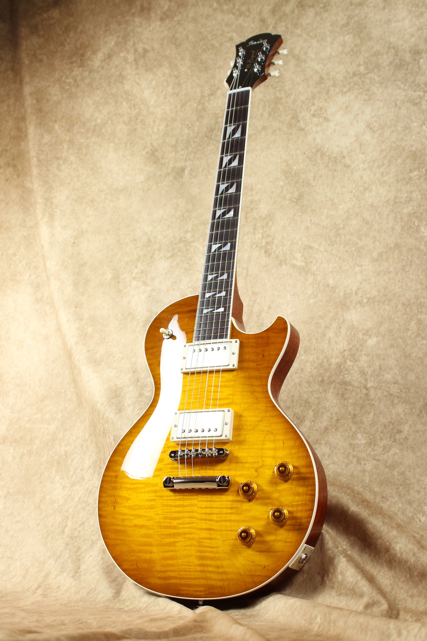33BEYOND Green Burst / HH / #25 018