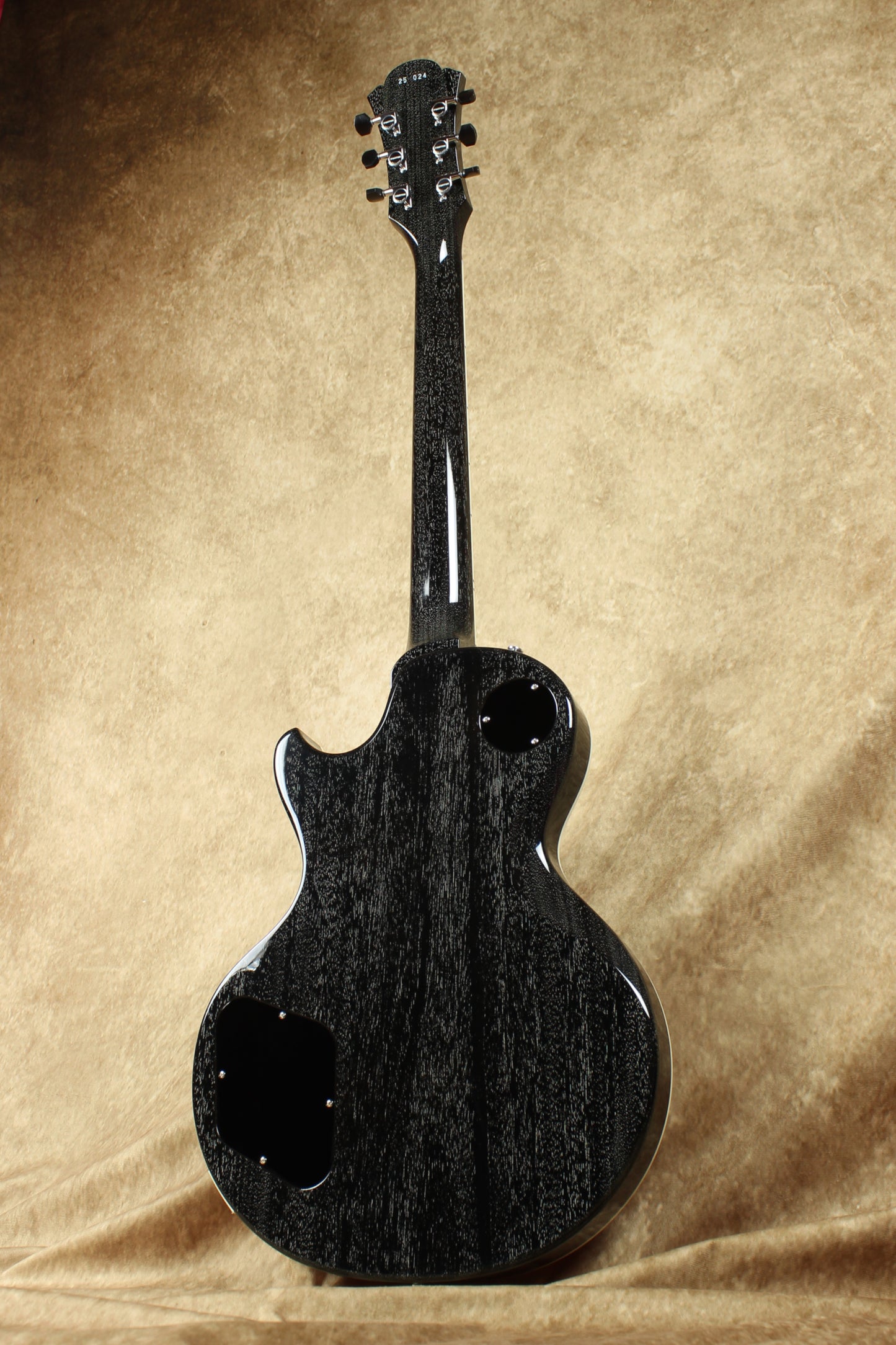 33BEYOND Black Burst / HH / #25 024