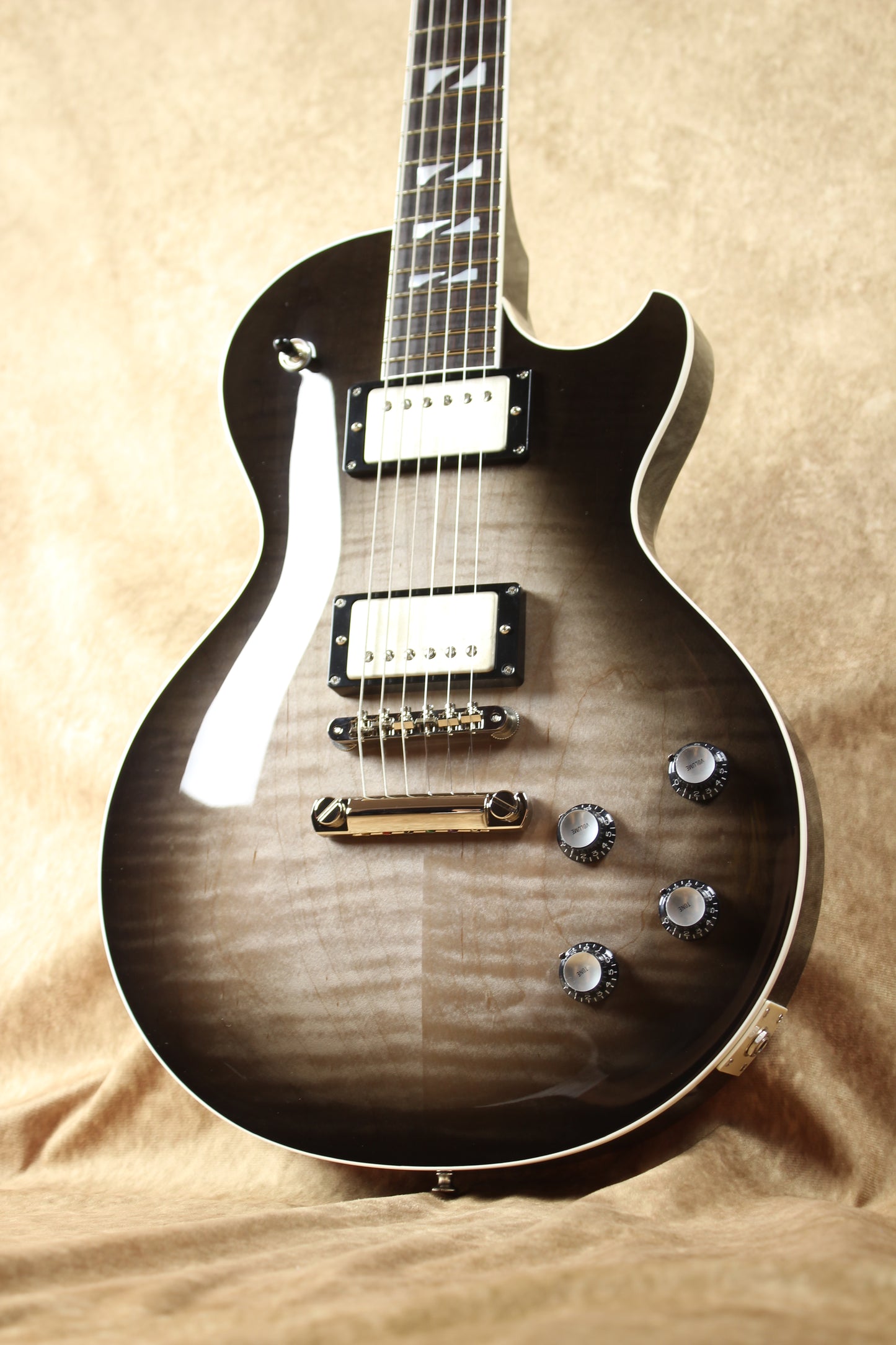 33BEYOND Black Burst / HH / #25 029