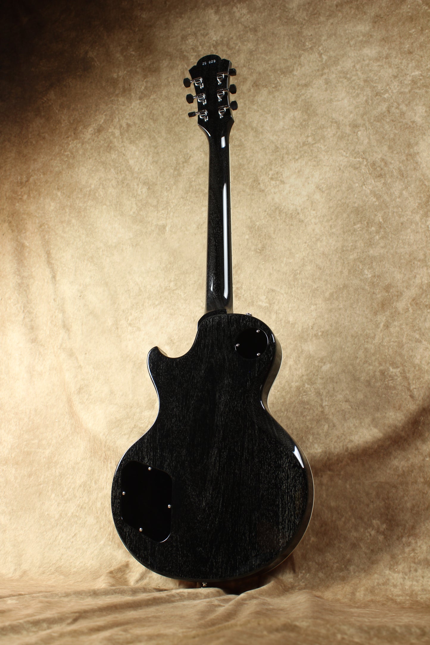 33BEYOND Black Burst / HH / #25 029