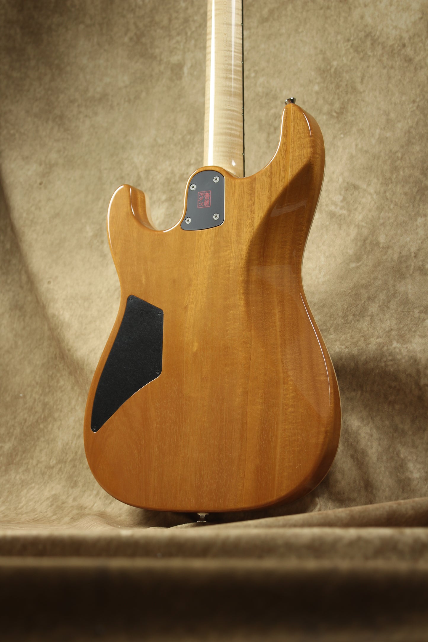 622BEYOND Naked / Maple Top / HH / #242933