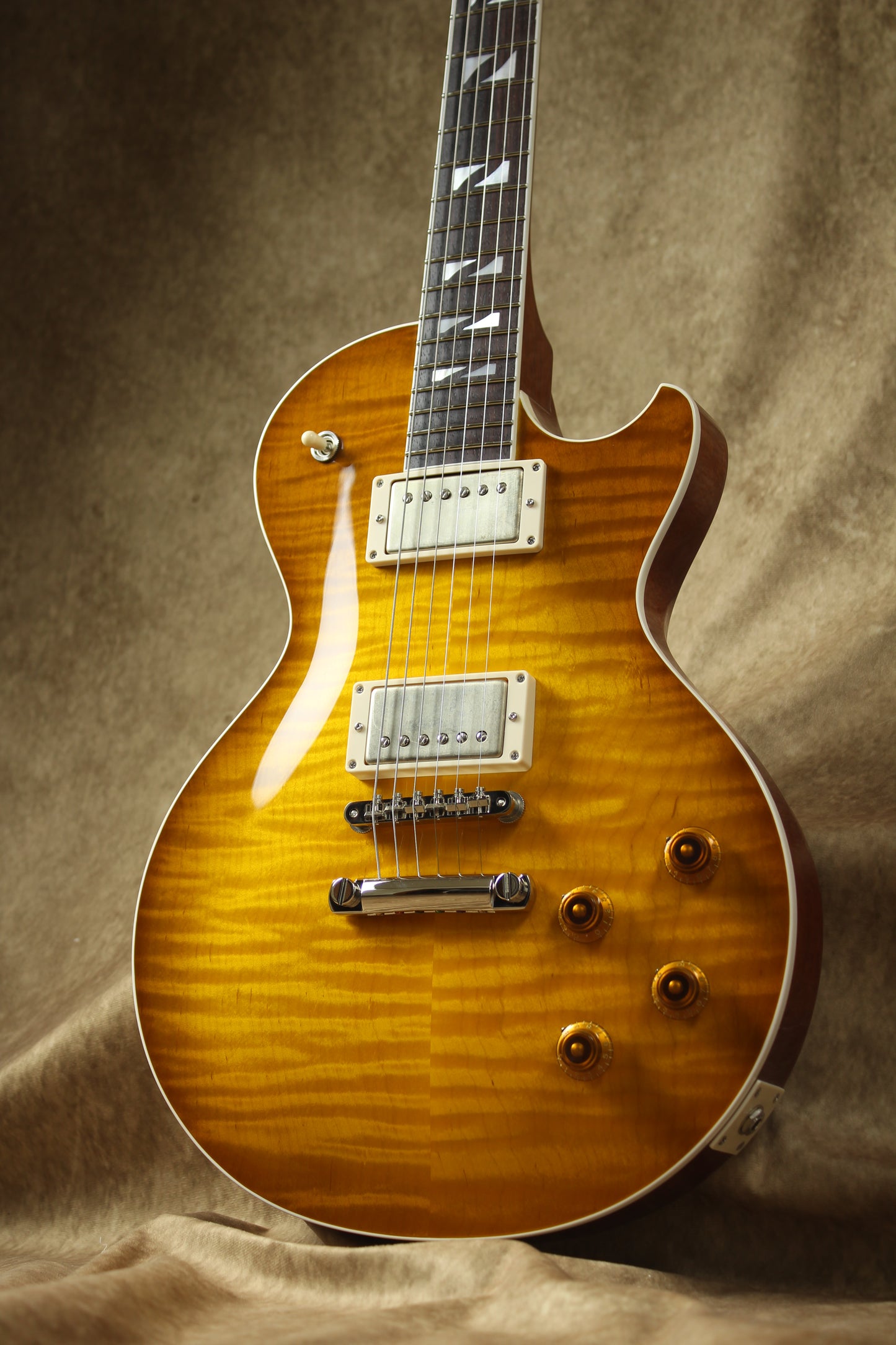 33BEYOND Green Burst / HH / #25 006